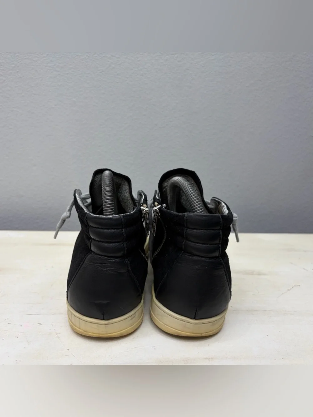 P448 Skate Leather High Top Zip Sneakers Size 39